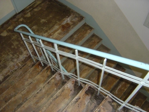 ausgetretene Treppe